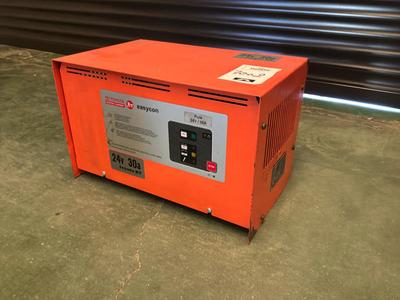 Overzichtsfoto van 2010 Toyota Easycon Puls Acculader