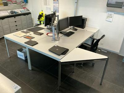 Photo d'aperçu de Desk setup (3x)