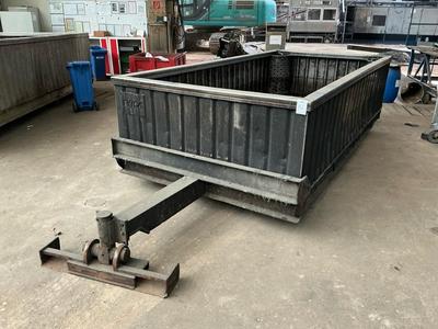 Immagine panoramica di Stainless steel transport bin
