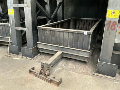 Immagine panoramica di Stainless steel transport bin