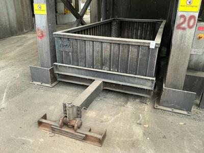 Immagine panoramica di Stainless steel transport bin
