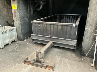 Immagine panoramica di Stainless steel transport bin