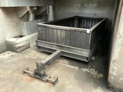 Immagine panoramica di Stainless steel transport bin