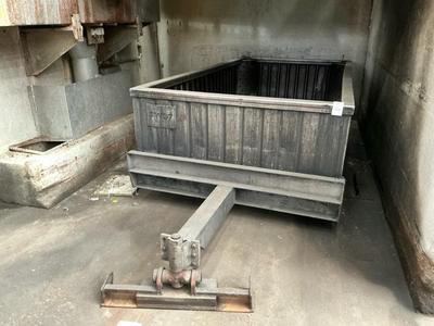 Immagine panoramica di Stainless steel transport bin