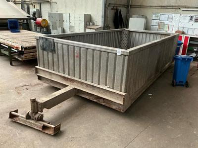 Immagine panoramica di Stainless steel transport bin