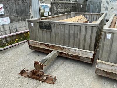 Immagine panoramica di Stainless steel transport bin