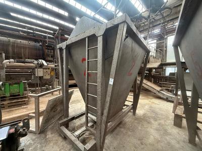 Immagine panoramica di Stainless steel transport bin