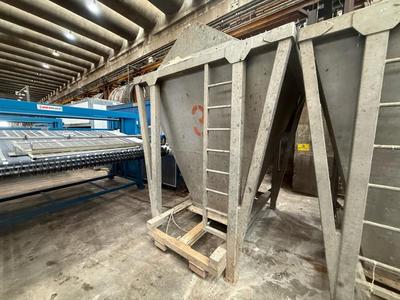 Immagine panoramica di Stainless steel transport bin
