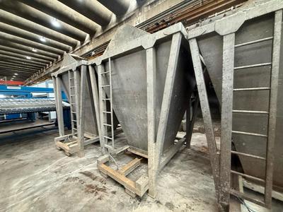 Immagine panoramica di Stainless steel transport bin