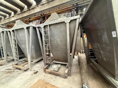 Immagine panoramica di Stainless steel transport bin