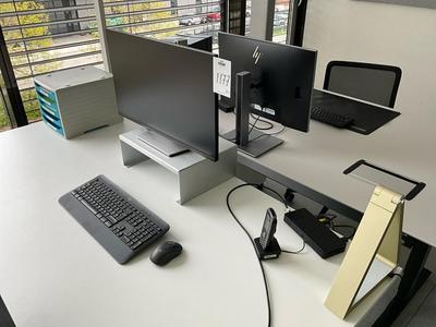 Immagine panoramica di IT setup (2x)