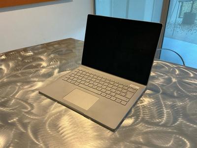 Immagine panoramica di Microsoft Laptop