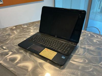Immagine panoramica di HP Pavilion g7 Laptop