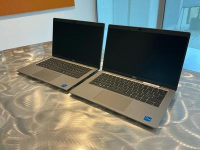 Immagine panoramica di 2023 Dell Latitude 5440 Laptop (2x)