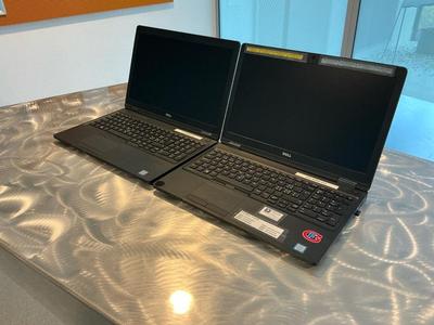Immagine panoramica di 2017 Dell Latitude 5580 Laptop (2x)