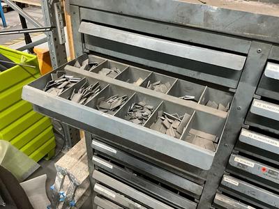 Overview picture of Cabinet with various metal content