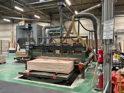 Overview picture of The Meyer panel saw machine