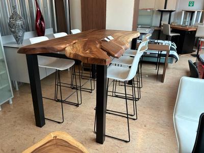 Overview picture of Tall outdoor table with 6 bar chairs