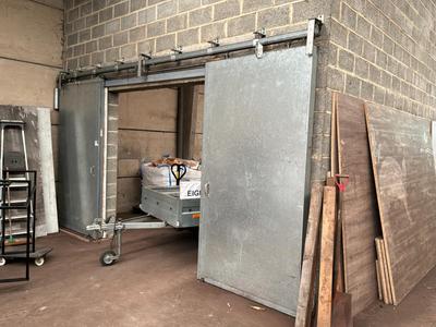 Overview picture of Spit Fire sliding door