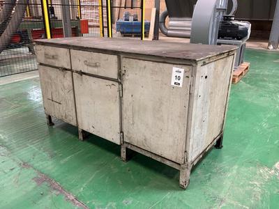 Overview picture of sheet steel workshop cabinet