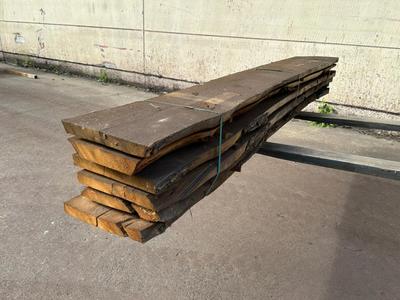 Overview picture of Sawn Tree Trunk Oak