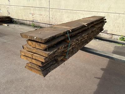 Overview picture of Sawn Tree Trunk Oak