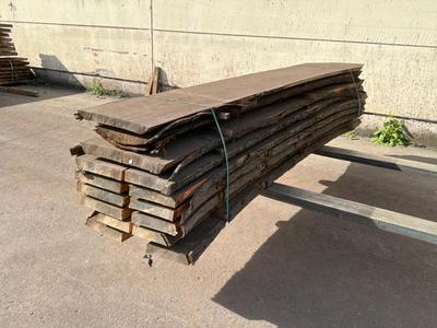 Overview picture of Sawn Tree Trunk Oak