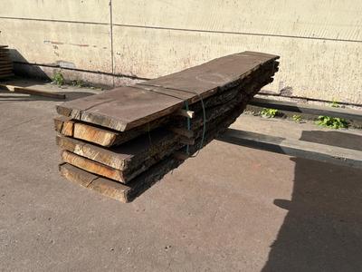 Overview picture of Sawn Tree Trunk Oak