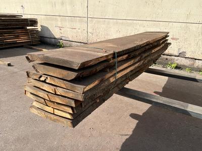 Overview picture of Sawn Tree Trunk Oak