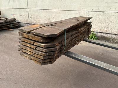 Overview picture of Sawn Tree Trunk Oak