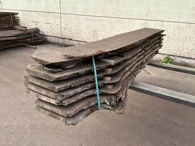 Overview picture of Sawn Tree Trunk Oak
