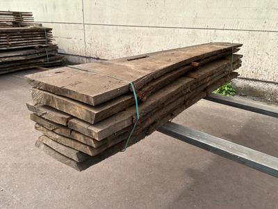 Overview picture of Sawn Tree Trunk Oak