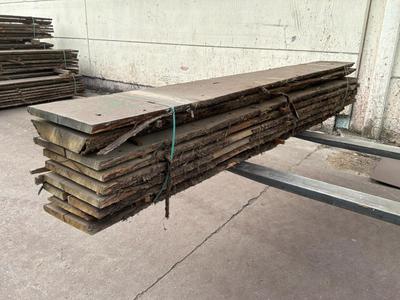 Overview picture of Sawn Tree Trunk Chestnut