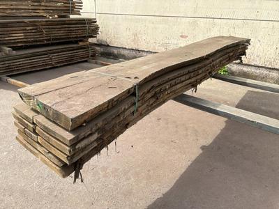 Overview picture of Sawn Tree Trunk Oak