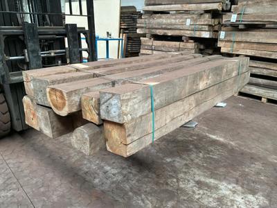 Overview picture of Beams in Teak wood (10x)