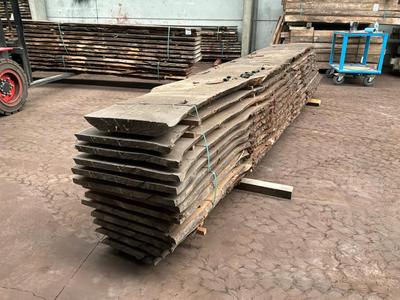 Overview picture of sawn Trunk Douglas