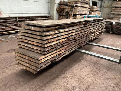 Overview picture of sawn Trunk Douglas