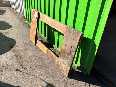 Overview picture of Wooden transport carts (10x)
