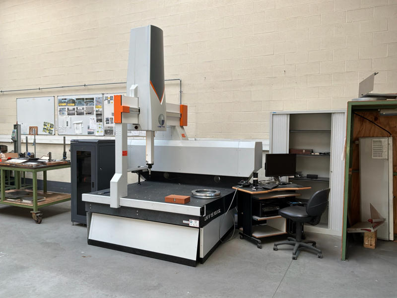 Nikon Metris MMC LKV 25.10.8 SL Vertical digitizing and coordinate measuring machines
