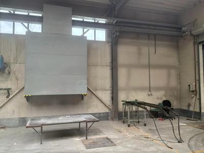 Overview picture of welding table with extraction hood