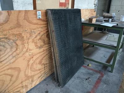 Overview picture of Floor gratings (4x)