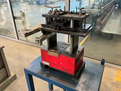 Immagine panoramica di Idemme pneumatic press machine