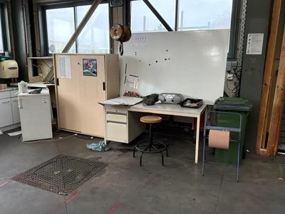 Immagine panoramica di Vari arredi per la postazione di lavoro