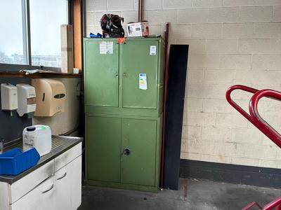 Overview picture of workshop cabinet (2x)