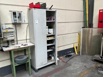 Overview picture of workshop cabinet with contents