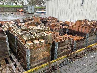 Overview picture of batch of molds