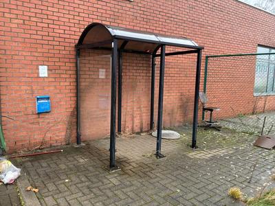 Overview picture of RED smoking canopy