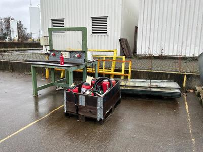 Overview picture of double workbench