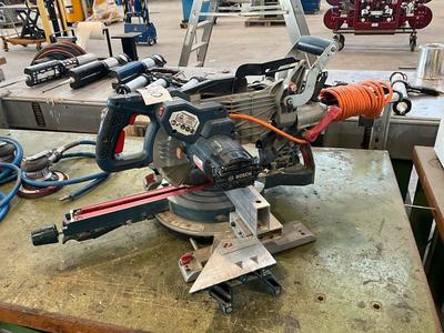 Overzichtsfoto van Bosch GCM 8 SJL Sliding mitre saw