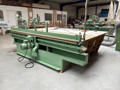 Overzichtsfoto van Scheer FM 2. fineerzaagmachine